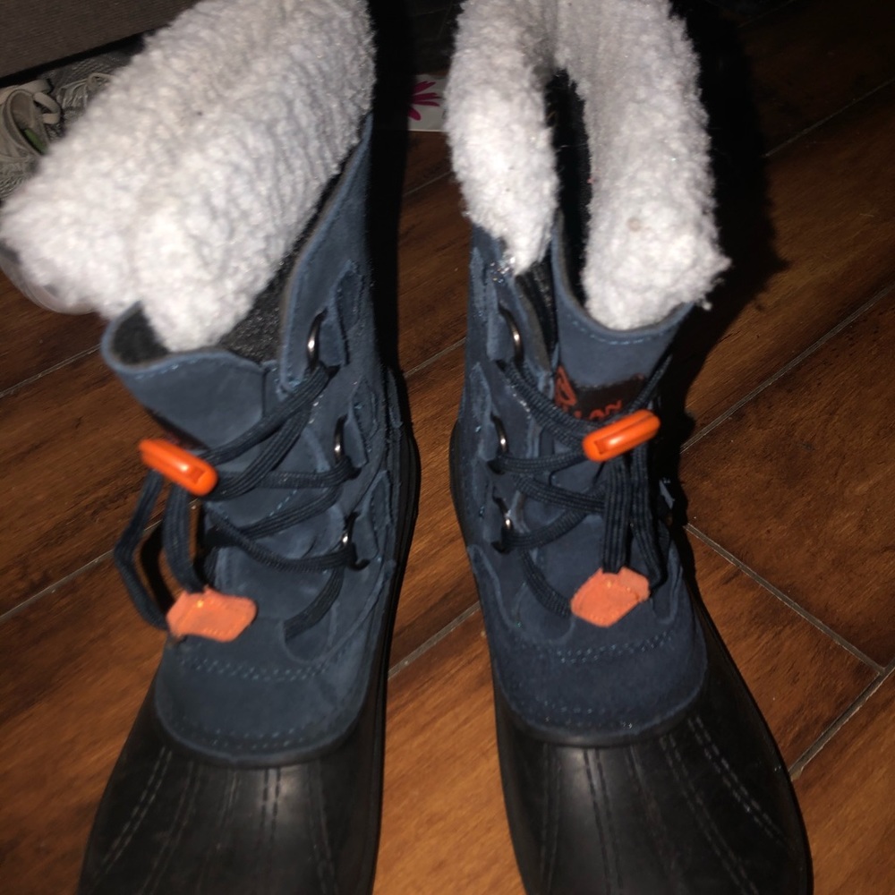 Snow boots